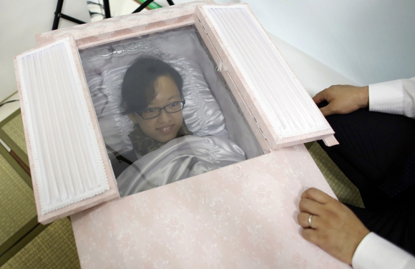 Nueva moda en Japón: el funeral en la vida