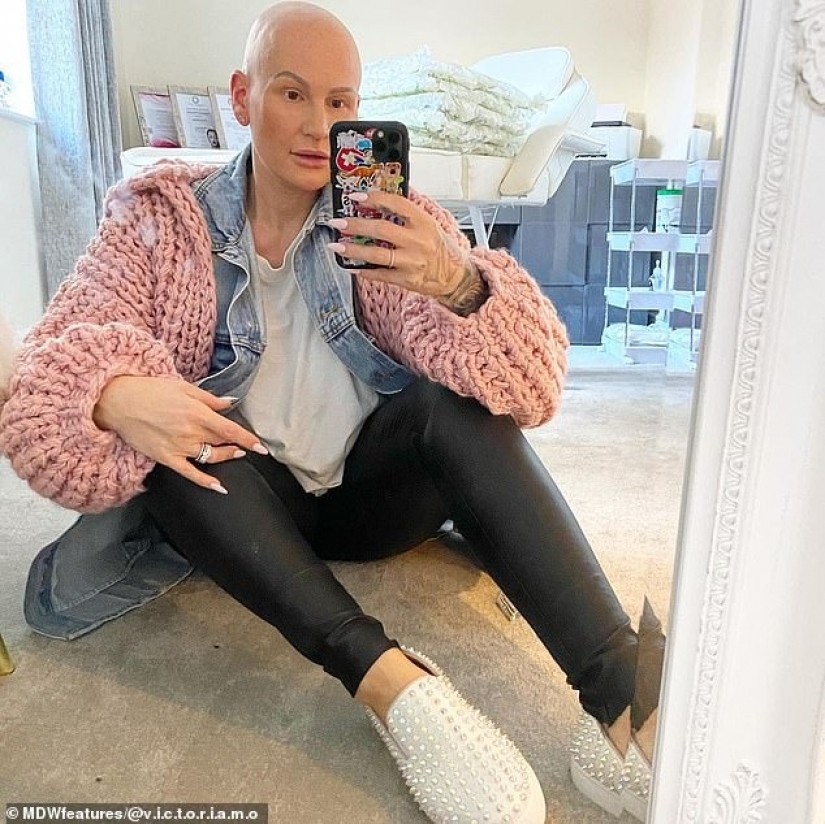 Oblasov, una peluquería de gran Bretaña rapada al cero y ahora inspira a otros con su ejemplo Oblasov, una peluquería de gran Bretaña rapada al cero y ahora inspira a otros con su ejemplo