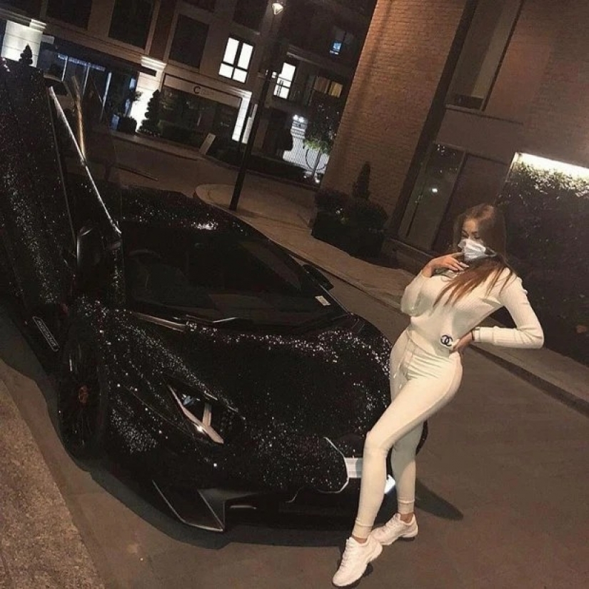 On the style: the rich kids in designer masks boast in self-isolation in luxurious villas