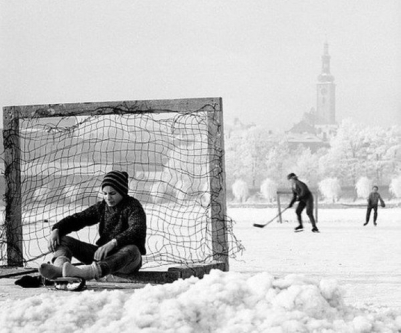 On the waves of memory: how we lived and played in the courtyards of our childhood