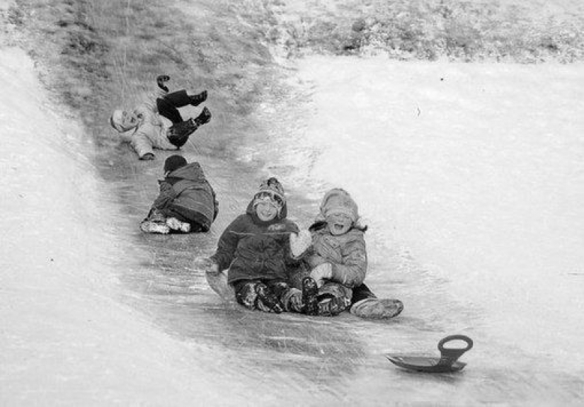 On the waves of memory: how we lived and played in the courtyards of our childhood