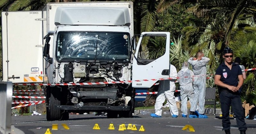 On times square appeared antiterrorist benches On times square appeared antiterrorist benches