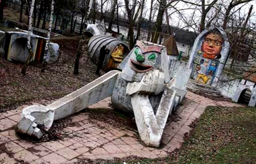 Our children are not ruining the Internet, and playgrounds in the yards