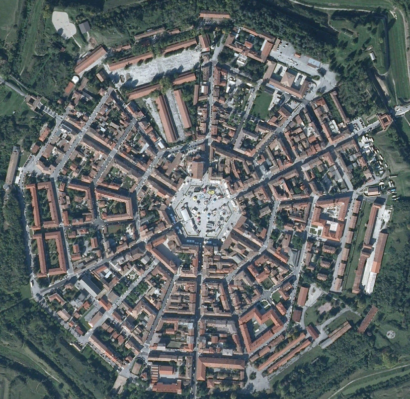 Palmanova es simétrica de la fortaleza de la ciudad en Italia Palmanova es simétrica de la fortaleza de la ciudad en Italia