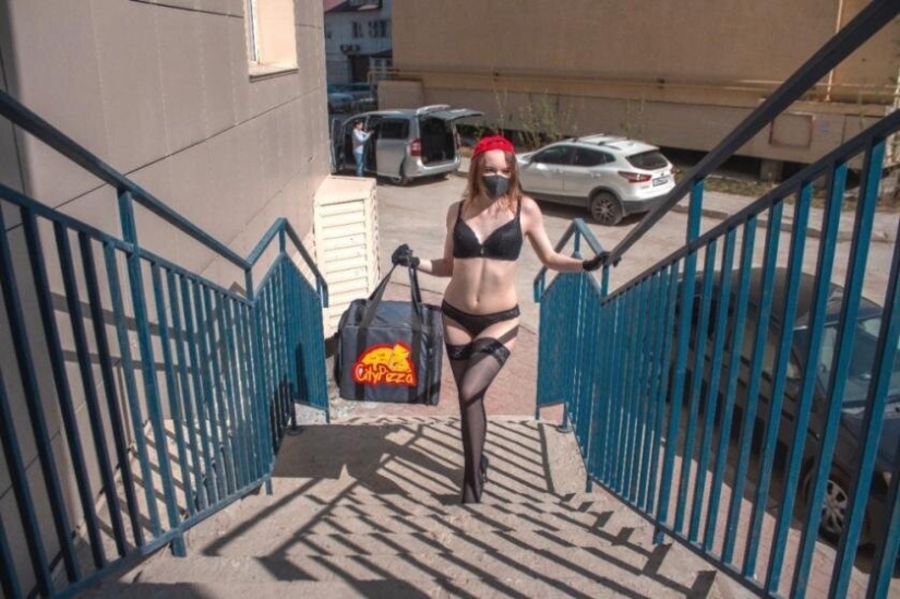 Pan y circo: Yakut strippers comenzó a llevar la pizza se quedo sin trabajo