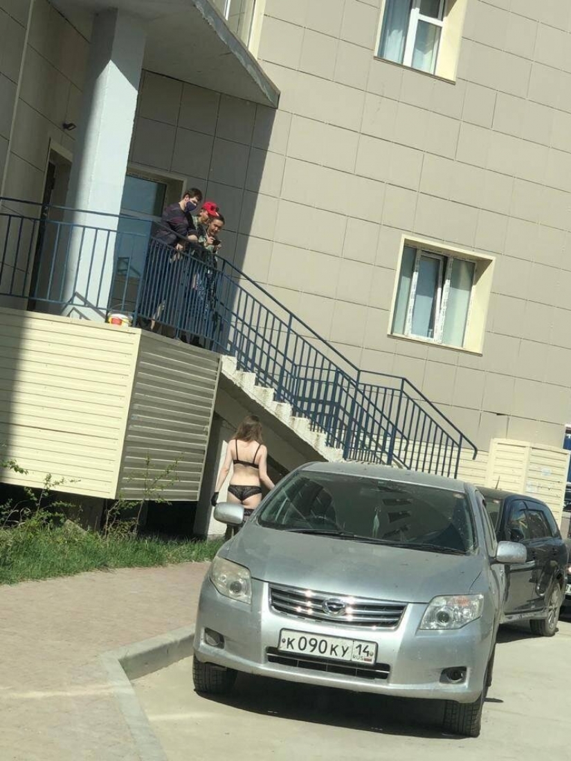 Pan y circo: Yakut strippers comenzó a llevar la pizza se quedo sin trabajo