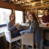 Papá! Padres de desaparecidos en la cuarentena y gire a la garajes en barras