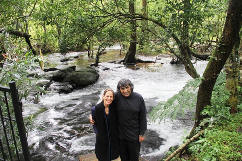 Pareja de 26 años que pasó en la restauración de la reserva, cuando un bosque tropical