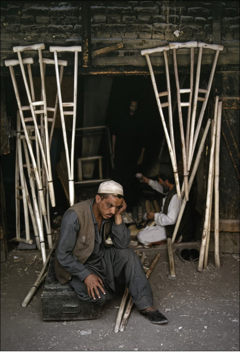 People at work: photo by Steve McCurry