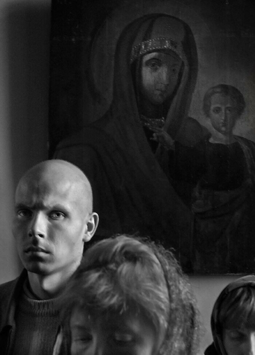 Pictures of a person, who is traveling in Russia with a camera in his hands