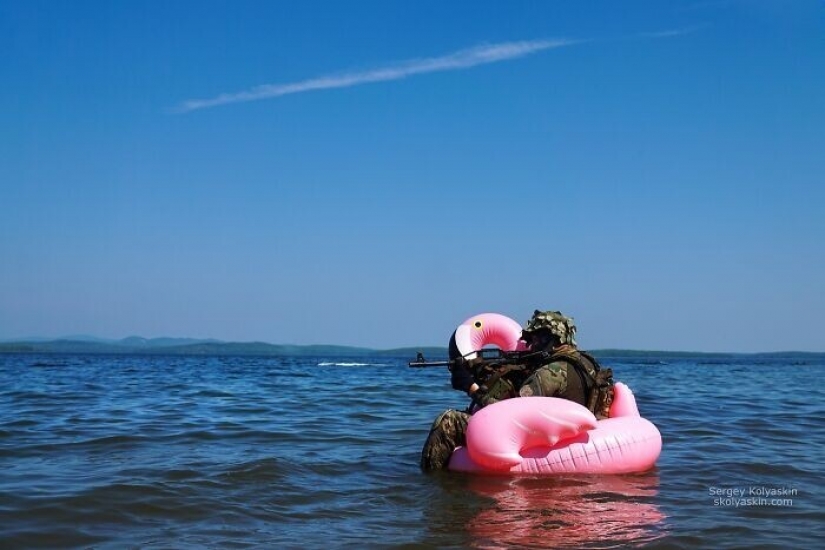 Pictures of a person, who is traveling in Russia with a camera in his hands