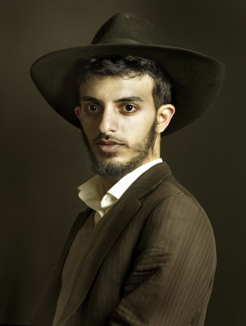 Poignant portraits of the Iberian Roma in the style of old paintings Poignant portraits of the Iberian Roma in the style of old paintings