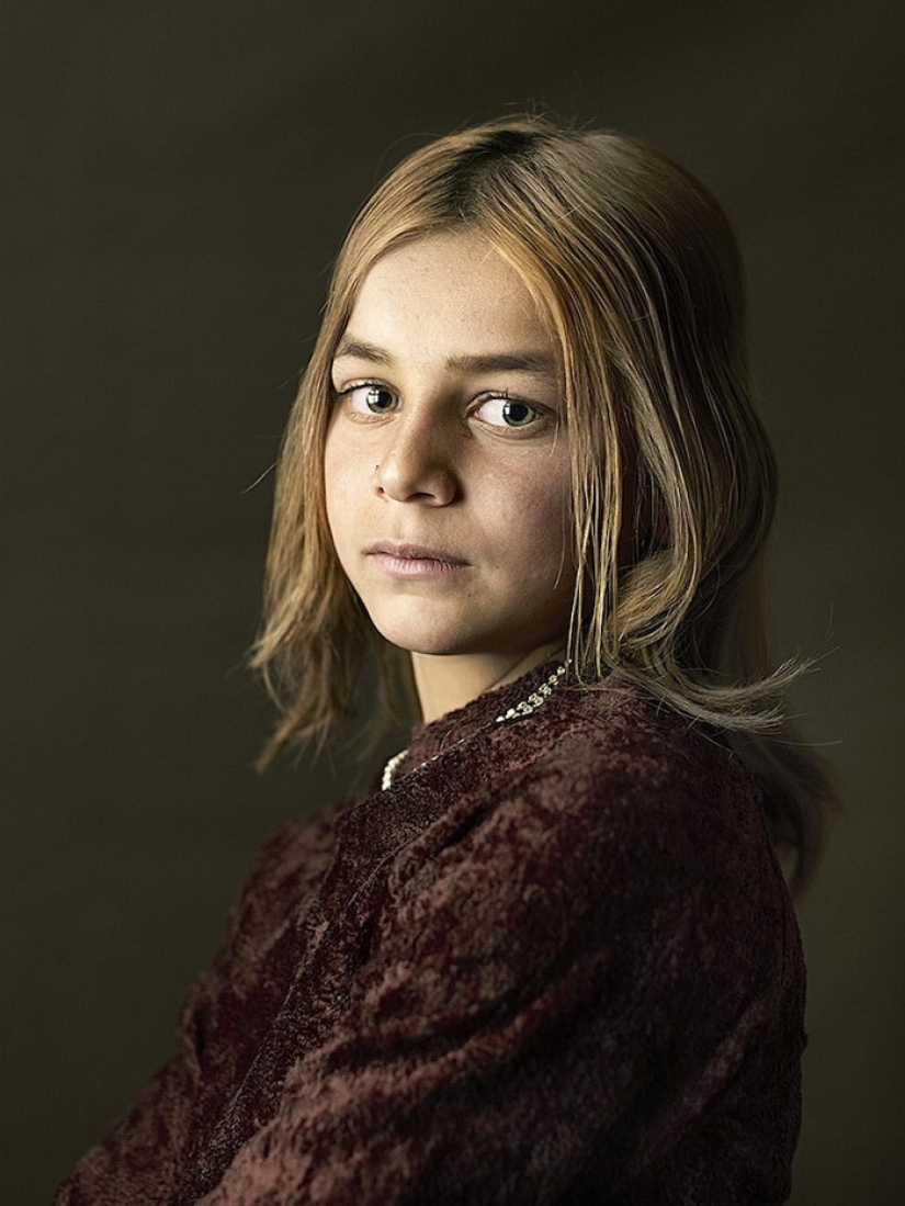 Poignant portraits of the Iberian Roma in the style of old paintings Poignant portraits of the Iberian Roma in the style of old paintings