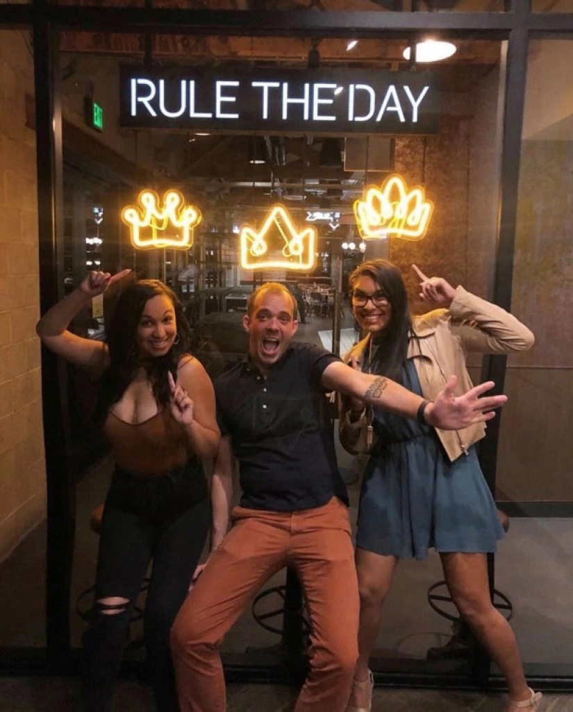 Polígamos armonía: la pareja se conoció en una Fiesta con una chica y se convirtió en un amor trio