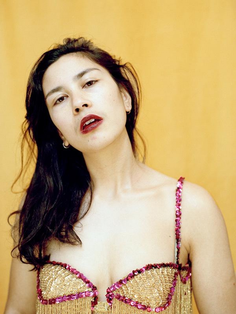 Portrait of female friendship