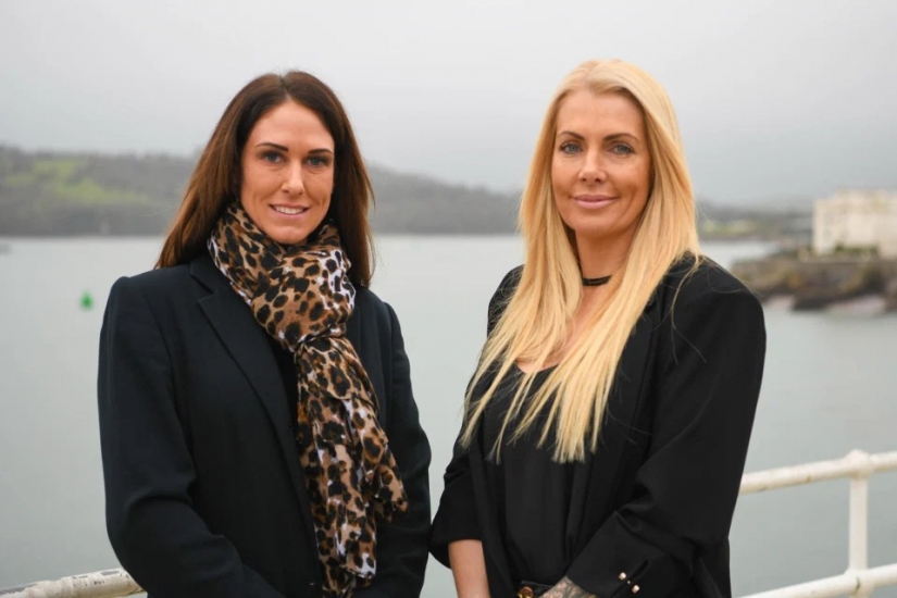 Puro placer: la mujer de negocios del reino unido ha creado una empresa de servicios de limpieza en el Desnudo