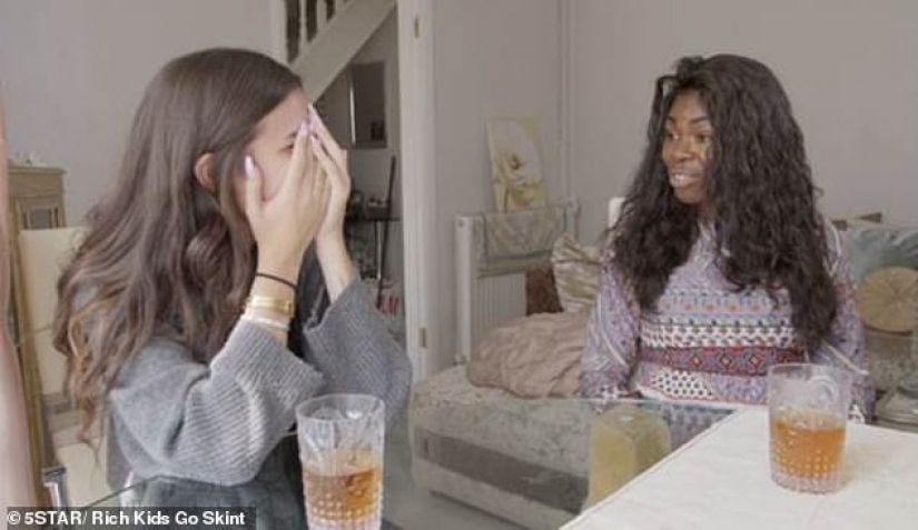 "¿Qué quiere decir usted no tiene comida?": la hija de un millonario en una familia pobre