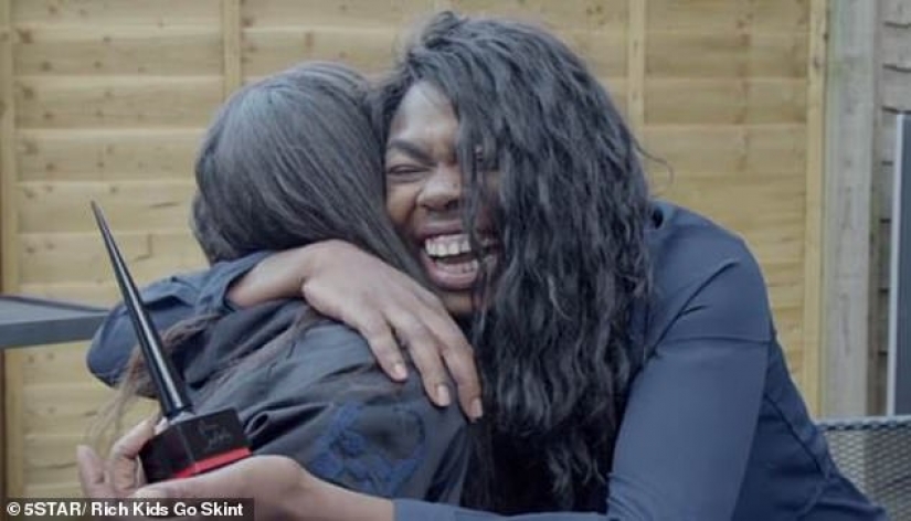 "¿Qué quiere decir usted no tiene comida?": la hija de un millonario en una familia pobre