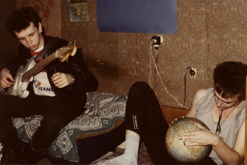 Red wave: previously unpublished photos of stars of Soviet rock in his youth Red wave: previously unpublished photos of stars of Soviet rock in his youth