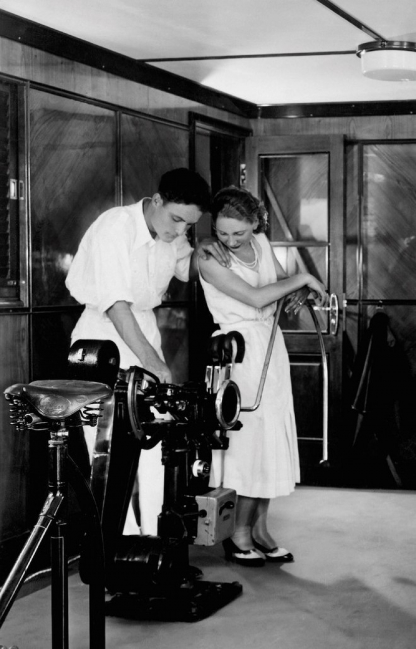 Riding on electrocore: how to train passengers of the Titanic and other ships Riding on electrocore: how to train passengers of the Titanic and other ships