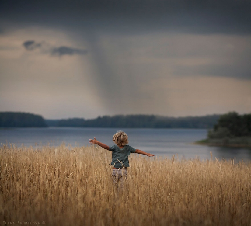 Russian woman creates stunning photographs of your children with animals in the village
