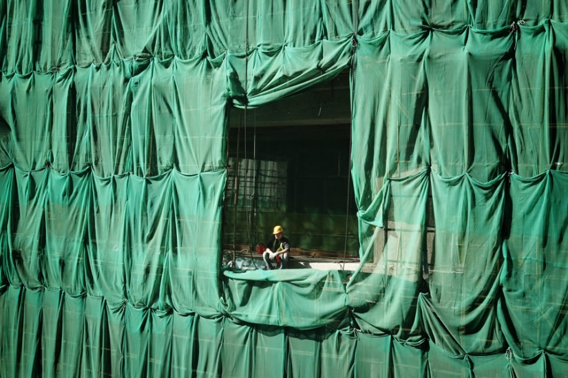 Seize the moment: a photographer who notices everything