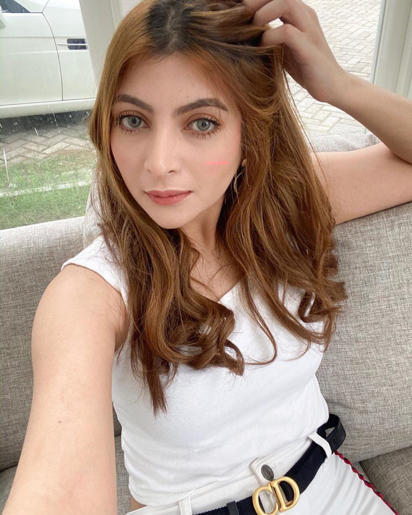 She decided to sell her virginity for the sake of combating coronavirus, but it was condemned