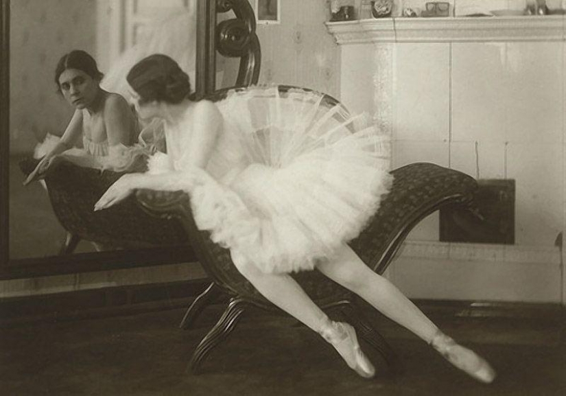 Shocking scenes from the life of a Muse of Mayakovsky