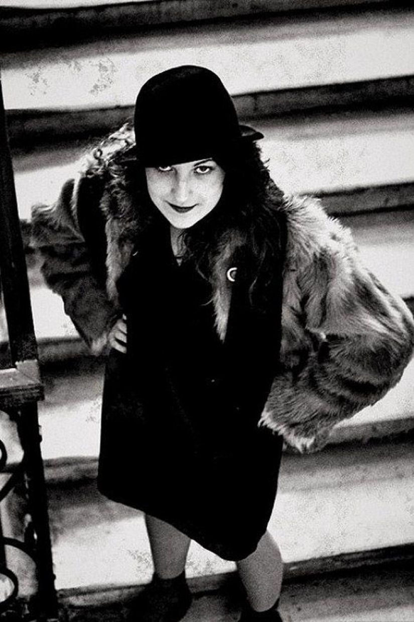 Shocking scenes from the life of a Muse of Mayakovsky