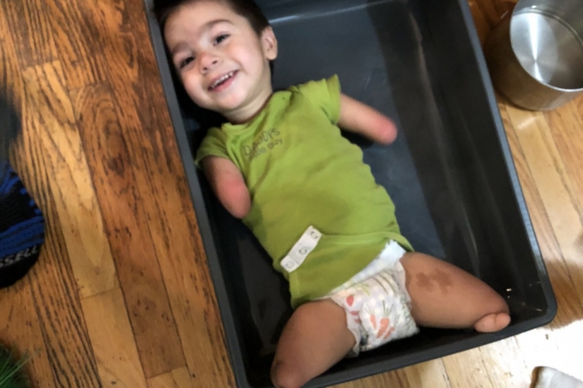 Sin brazos, sin piernas, no hay problema: cumplir los 4 años, Henry