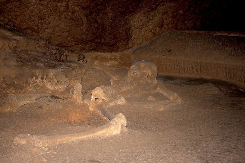 Siniestro secreto de la cueva de Cristal de la virgen