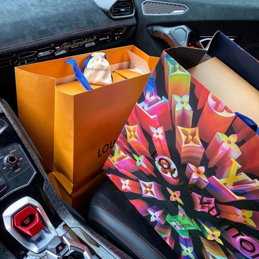 Sleigh bells ring! As Golden youth preparing for the New year and bragged about it in Rich Kids of Instagram