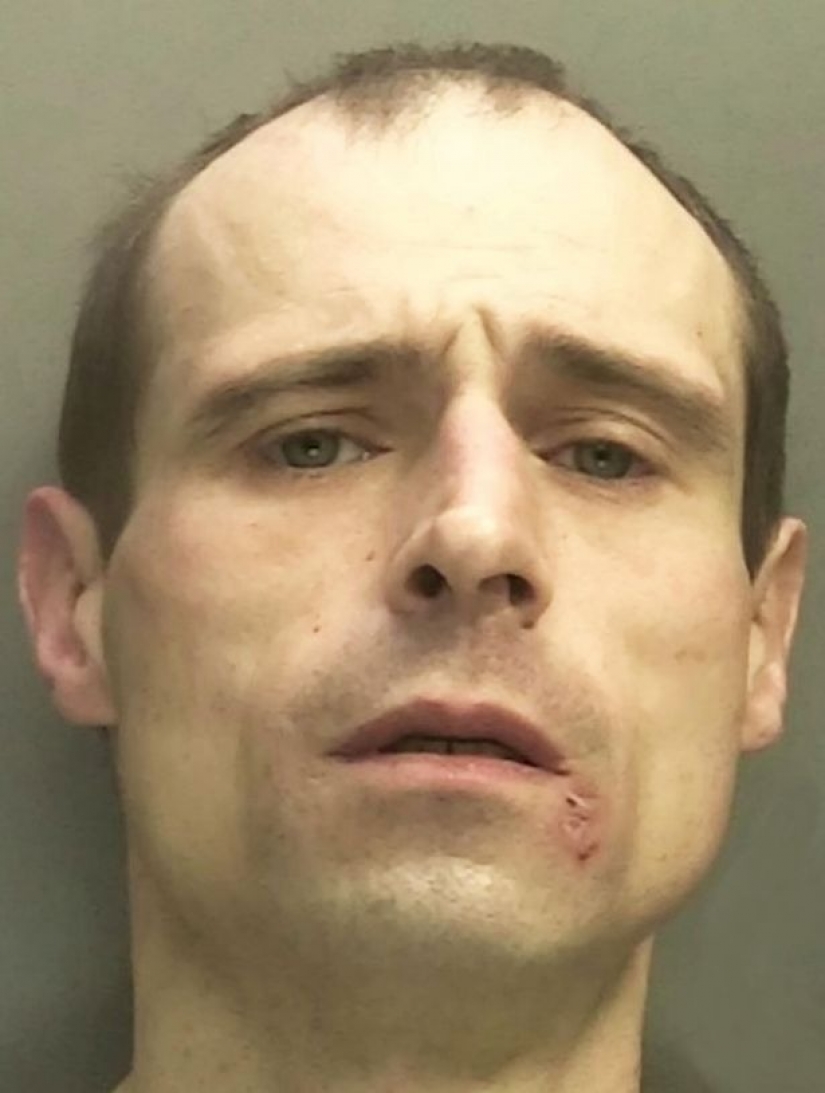 Spit on the police to kissing nurses: what crimes were thrown the British during the quarantine