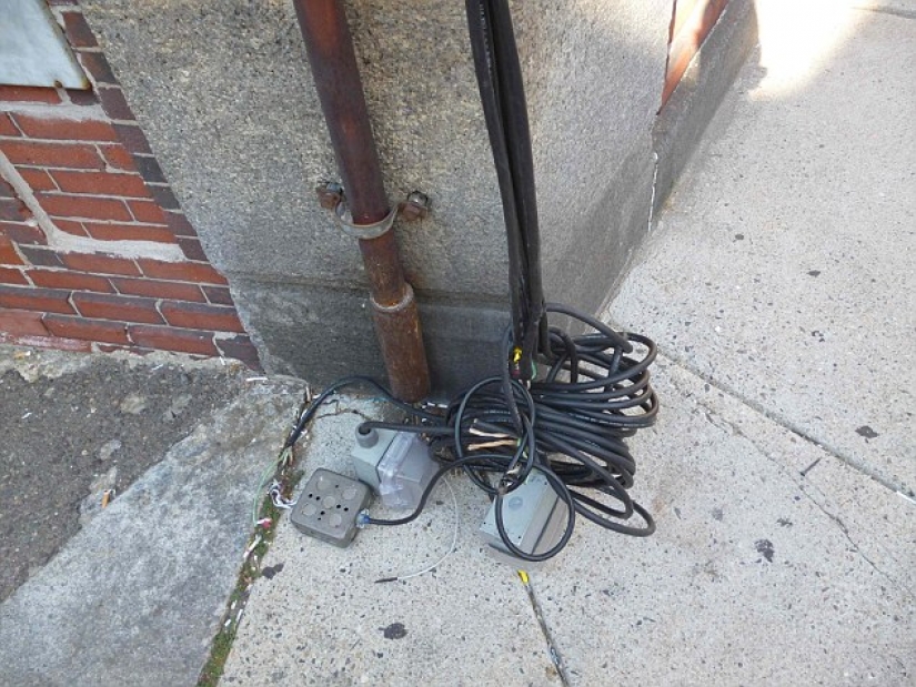 "Stay back, kill": the worst examples of wiring abroad