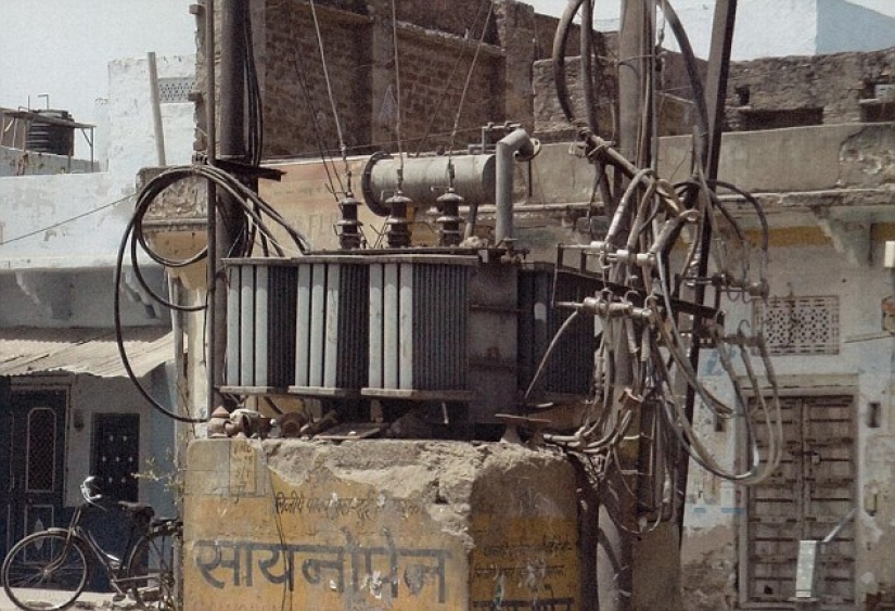 "Stay back, kill": the worst examples of wiring abroad