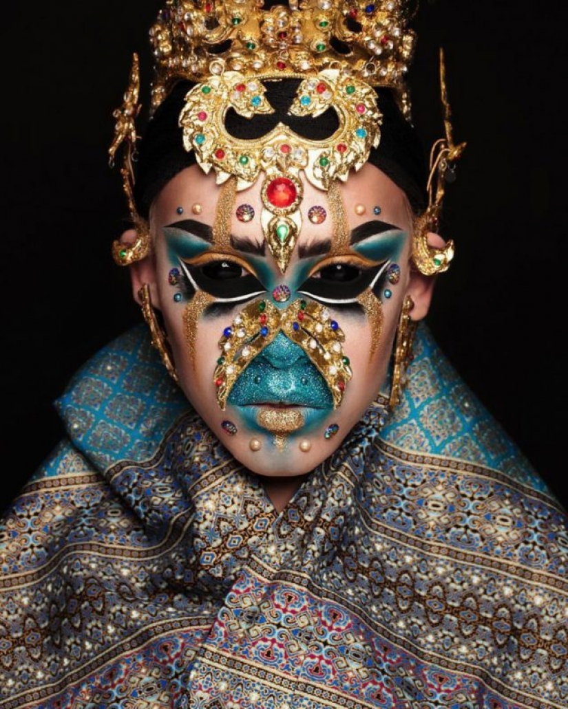 Surreal make-up from a queer artist Hungry make her a alien