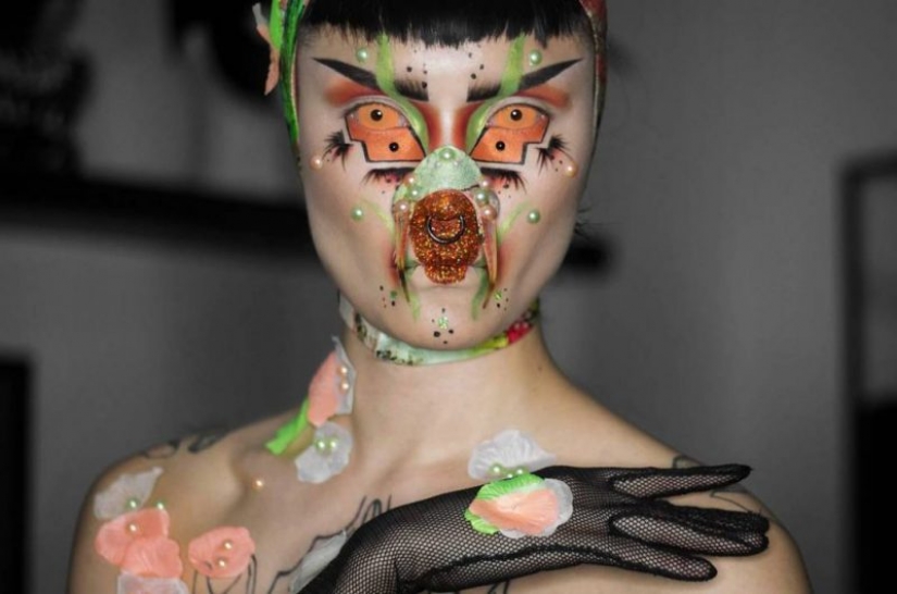 Surreal make-up from a queer artist Hungry make her a alien
