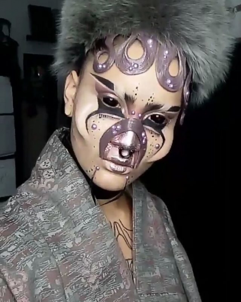 Surrealista el maquillaje de un artista queer Hambre, hacen de ella una alienígena