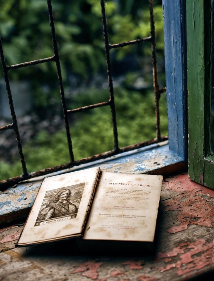 The adventures of baby in the style of pirates of the Caribbean