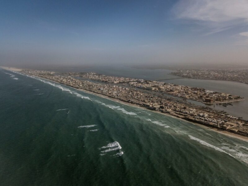 The African Venice as a colonial city Saint Louis is absorbed by the ocean
