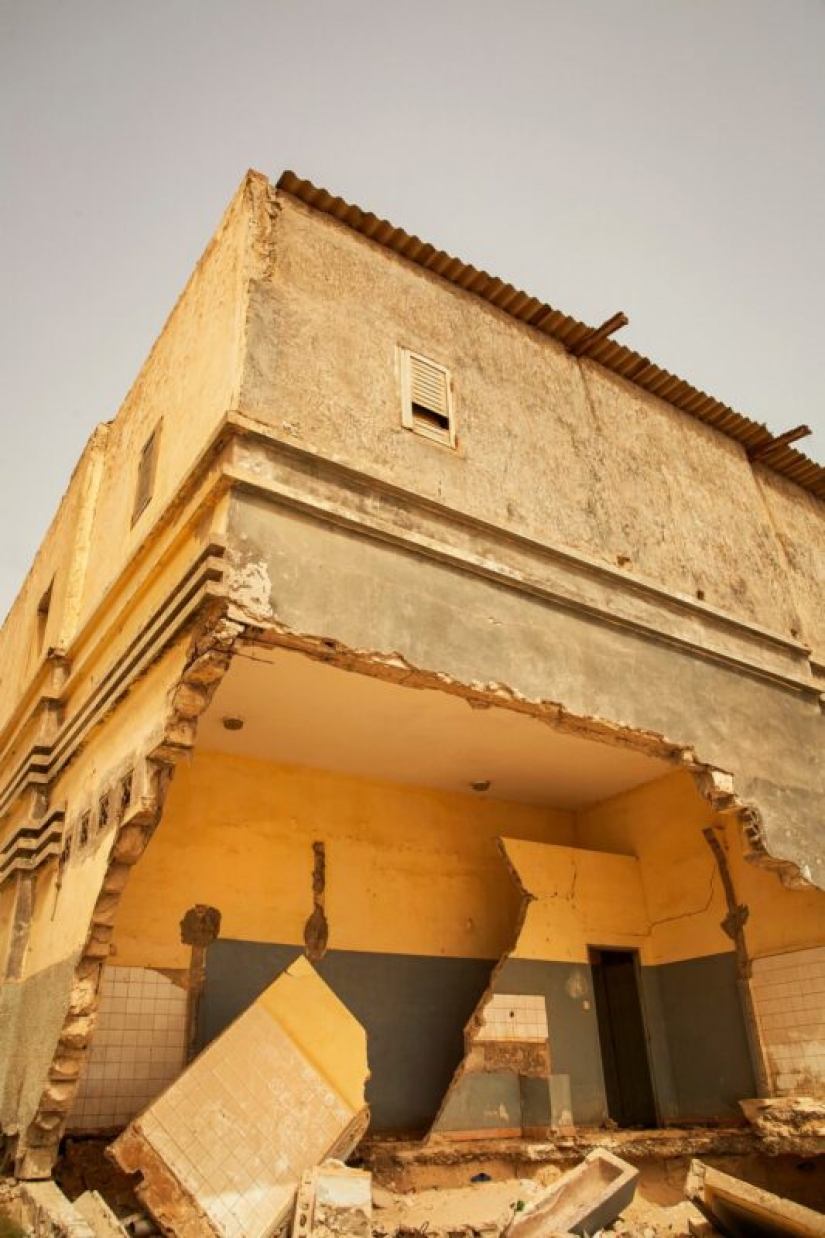 The African Venice as a colonial city Saint Louis is absorbed by the ocean