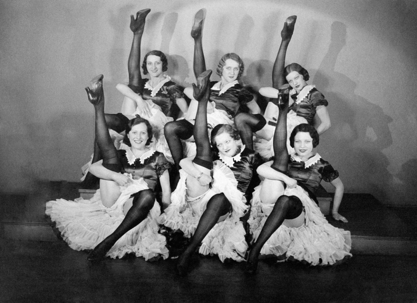 The age-old history of the main world of the cabaret "Moulin Rouge" in photos
