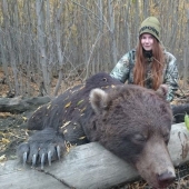 The bear will stop in a burning hut: a hunter from Russia outraged users of social networks