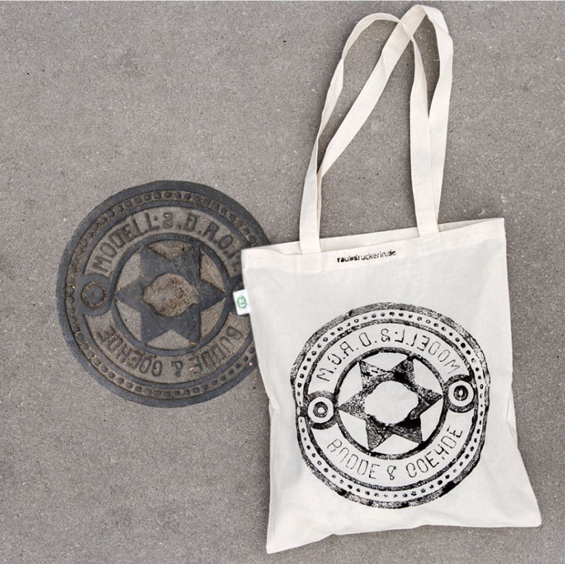 The Berlin artists make prints on t-shirts with the help of manholes
