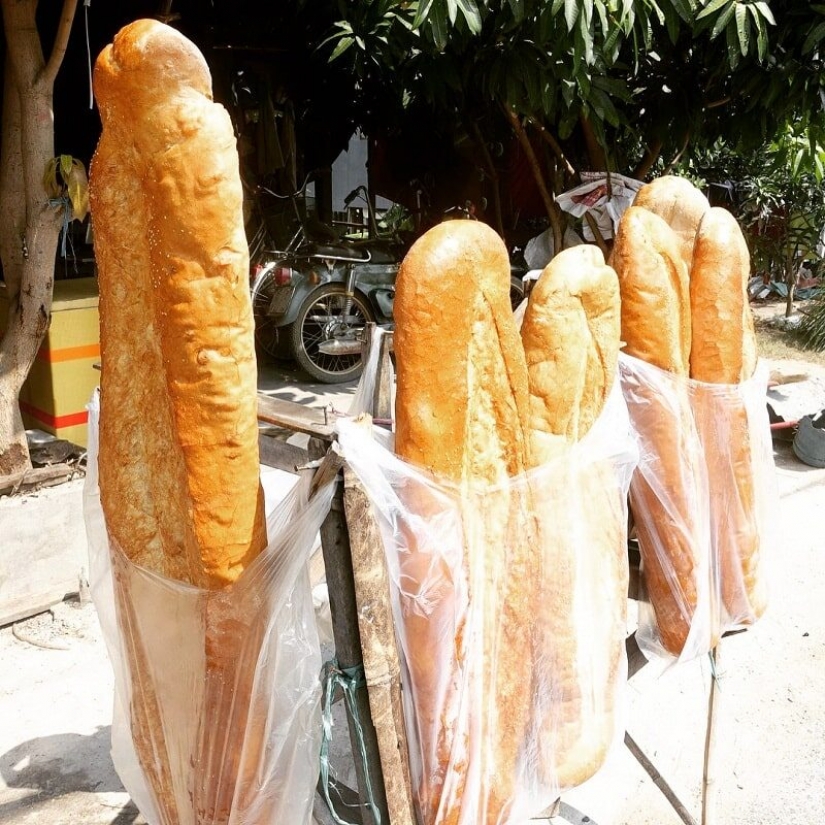 The biggest bread in the world baked in Vietnam