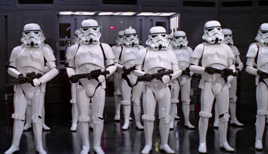 The bloopers of background: the extras that are screwed up The bloopers of background: the extras that are screwed up