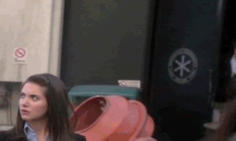 The bloopers of background: the extras that are screwed up