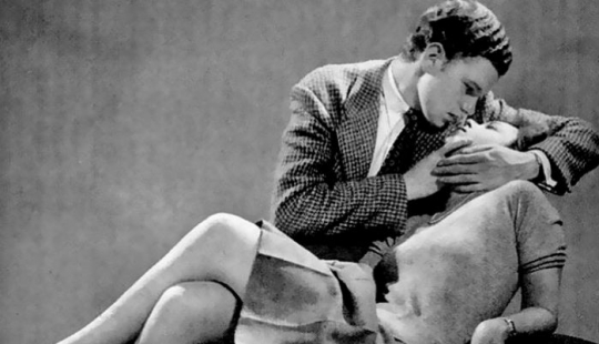 The editors of LIFE magazine 1940-ies teaches how to kiss The editors of LIFE magazine 1940-ies teaches how to kiss