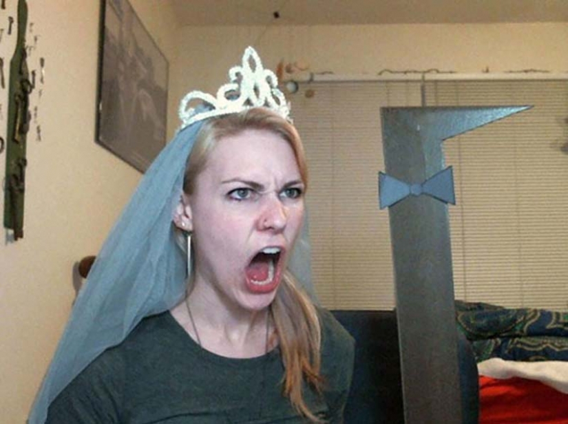 The girl and her scimitar orcs, Uruk-Hai The girl and her scimitar orcs, Uruk-Hai