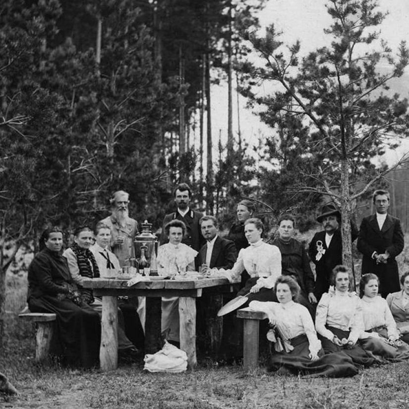 The guy from Riga breathes life into an old Soviet photo, forcing them to move The guy from Riga breathes life into an old Soviet photo, forcing them to move